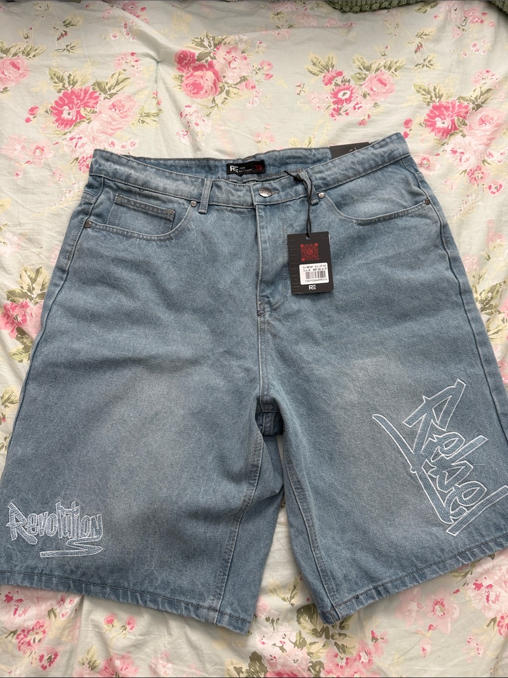 Men's Light Wash Denim Jean Shorts with Embroidered Graphic